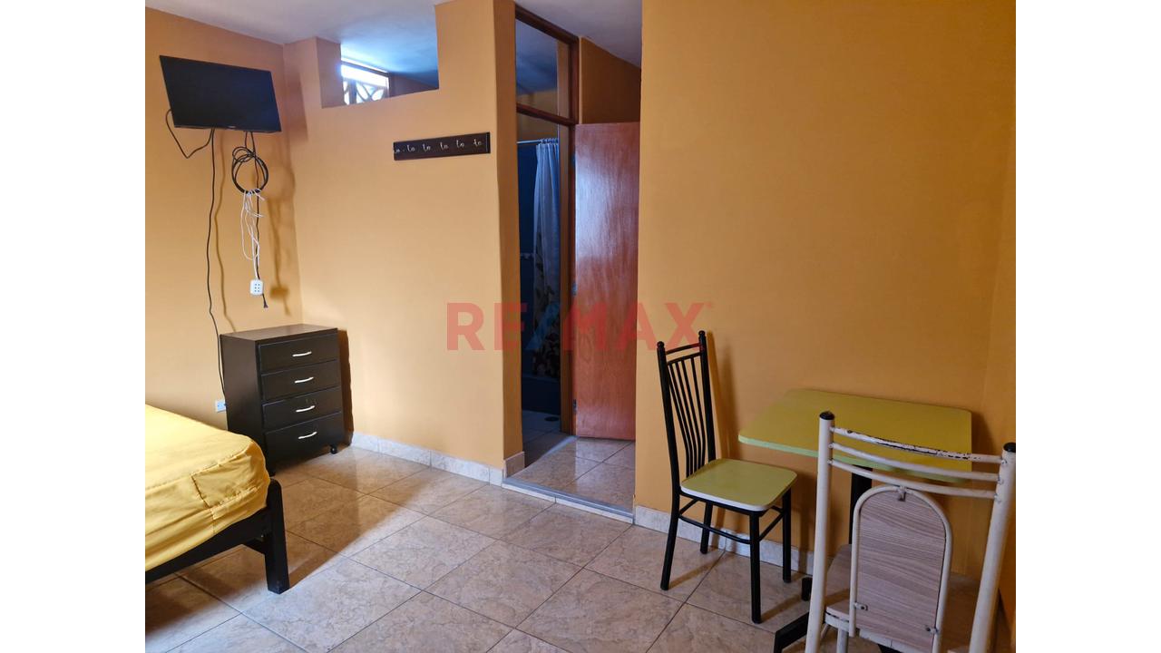 Se Alquila Edificio Comercial - 17 Habitaciones Amobladas U Oficinas - 12