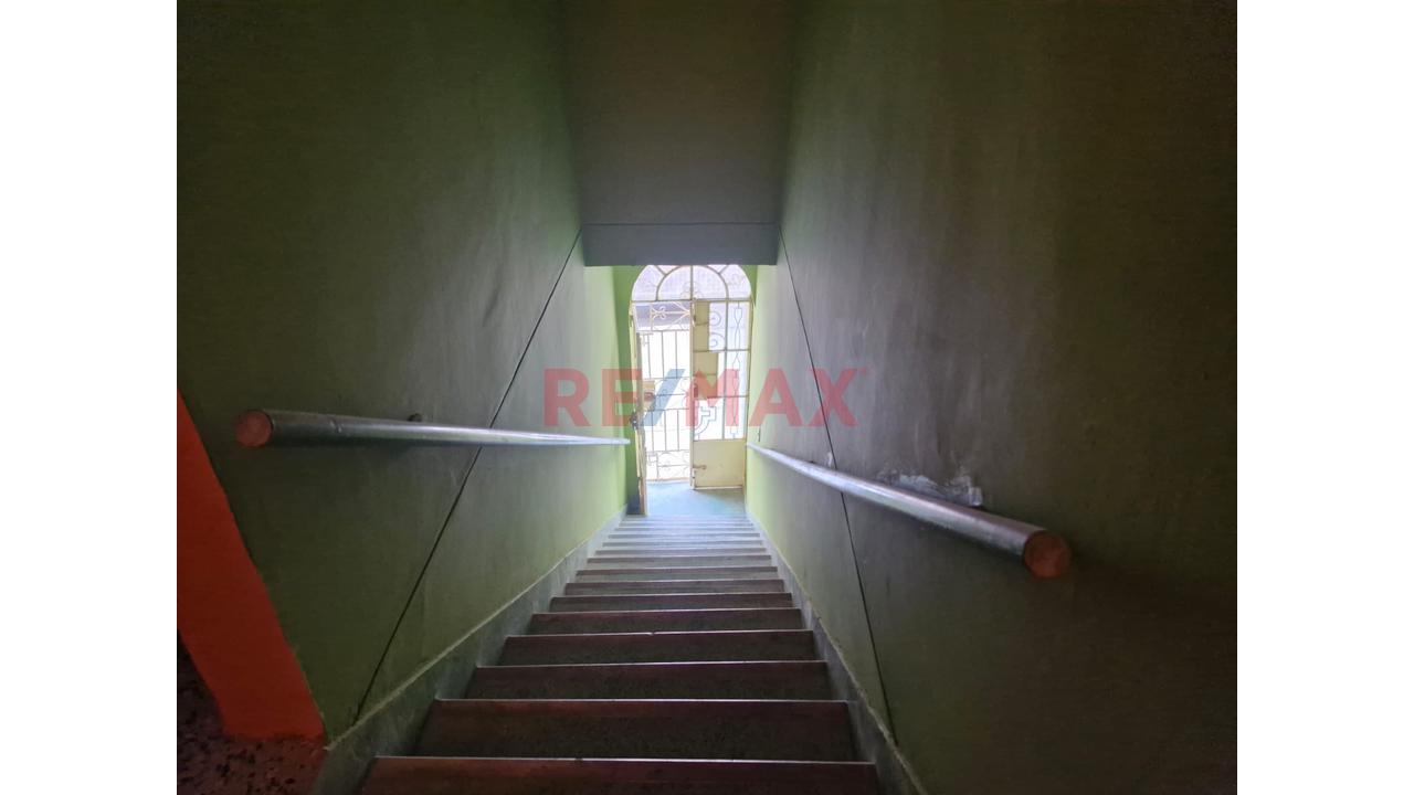 Se Alquila Edificio Comercial - 17 Habitaciones Amobladas U Oficinas - 4