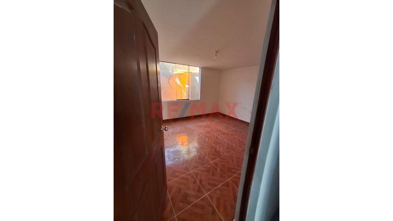 ¡Amplia Casa De 2 Niveles En Venta! - 3
