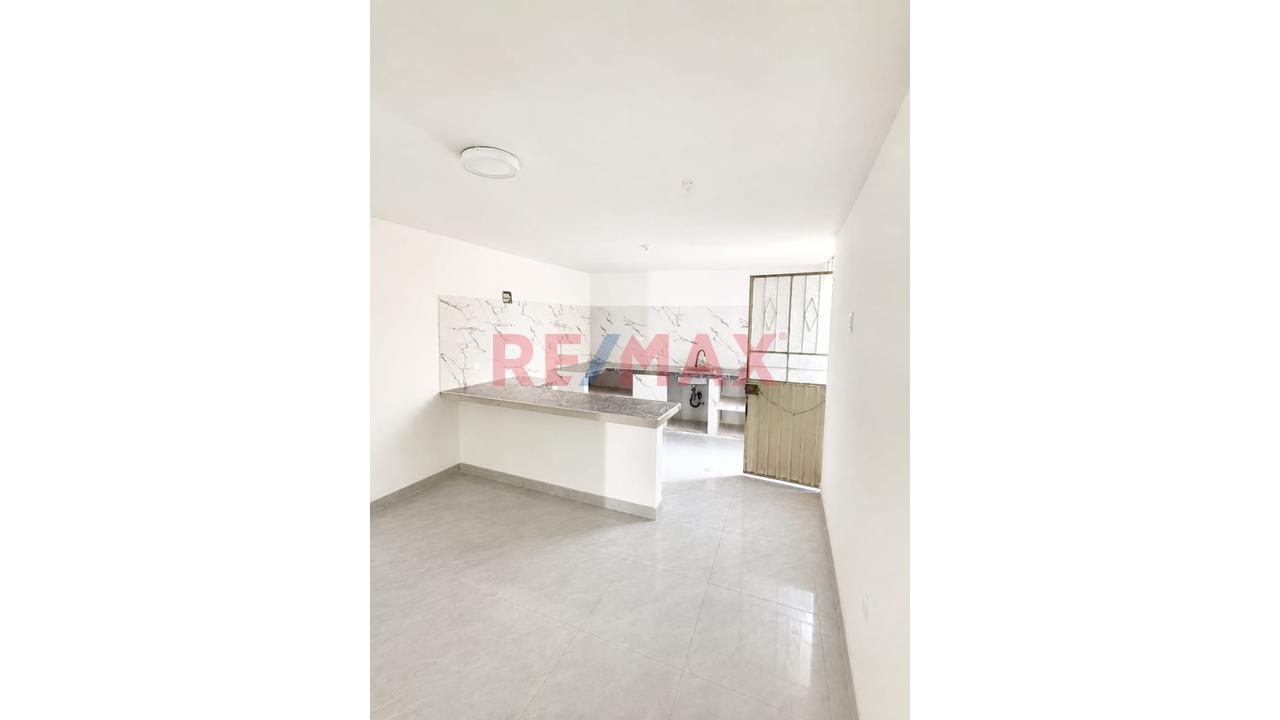 ¡Amplia Casa De 2 Niveles En Venta! - 4