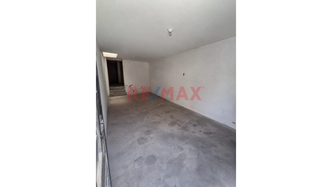 ¡Amplia Casa De 2 Niveles En Venta! - 5
