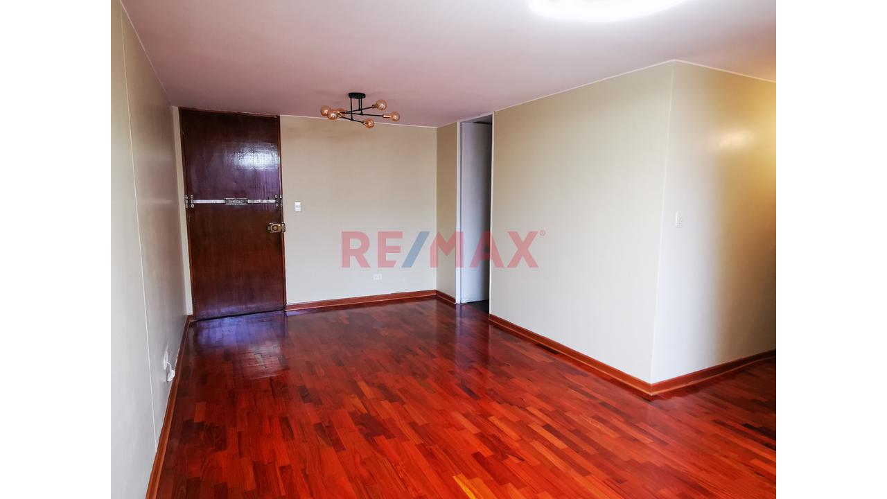 Vendo Departamento En 2Do.Piso - Ubicado En Condominio Laderas De Melgarejo- Alt. Cdra.4 Av. Melgarejo – La Molina