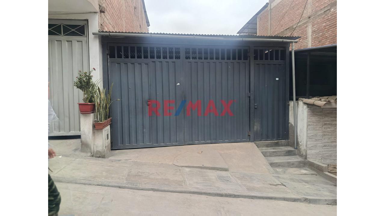Casa En Venta - Av. Amazonas -Vallecito Alto- Vmt