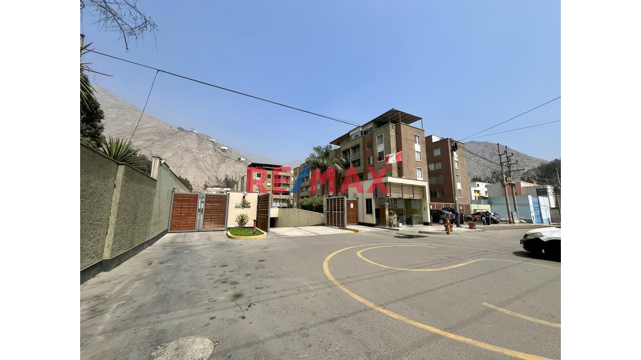 El Espacio De Una Casa, Dentro De Un Condominio
