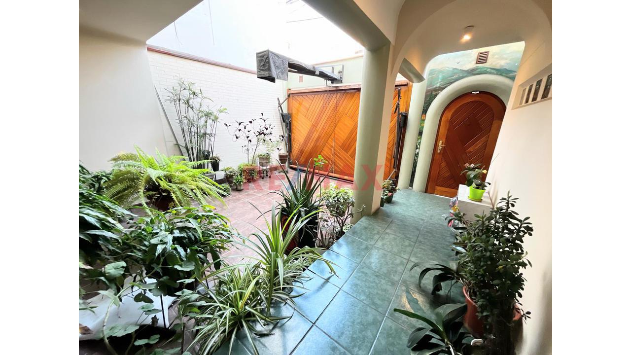 ¡Amplia Casa De 3 Pisos En Urbanización Linda Vista De Monterrico - Ate - 7