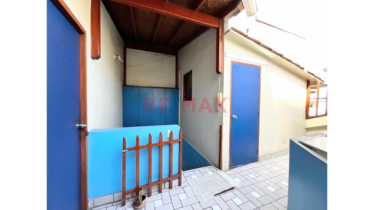 ¡Amplia Casa De 3 Pisos En Urbanización Linda Vista De Monterrico - Ate - 19