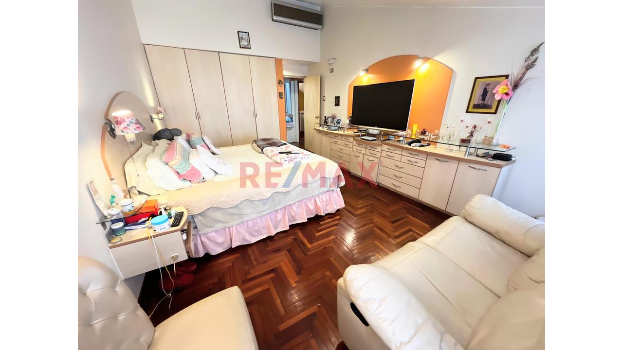 ¡Amplia Casa De 3 Pisos En Urbanización Linda Vista De Monterrico - Ate - 12