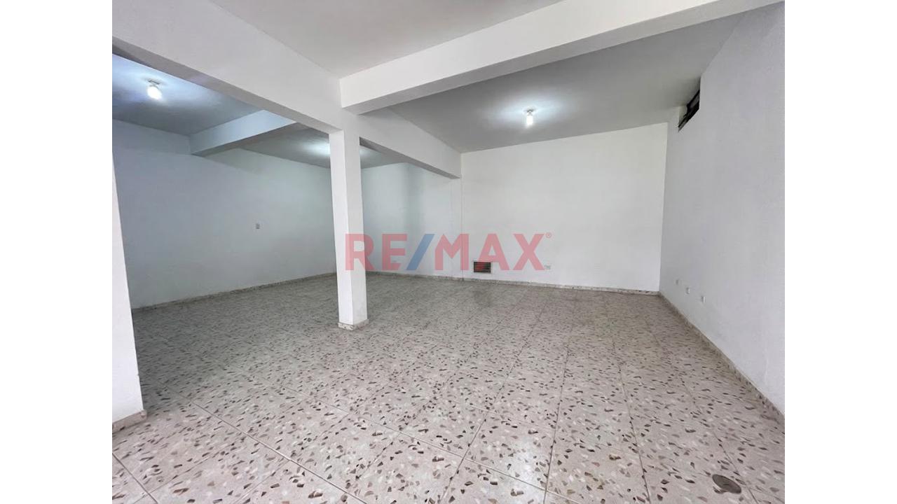 ¡Alquiler De Local Comercial En Primer Piso – ¡Los Nísperos, Smp! - 4