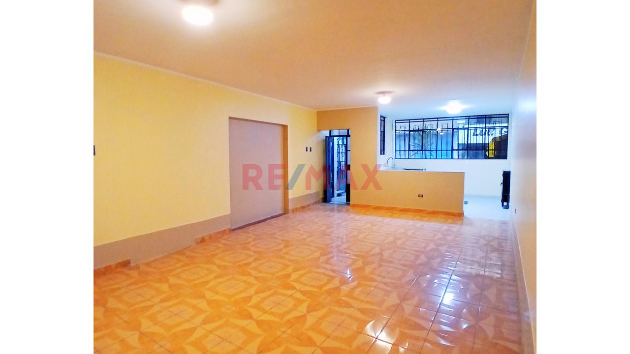 🔥 ¡Local En Alquiler En Zona Top De Huancayo! 📍 Aguirre Morales Con Tacna – S/ 1,200 - 4