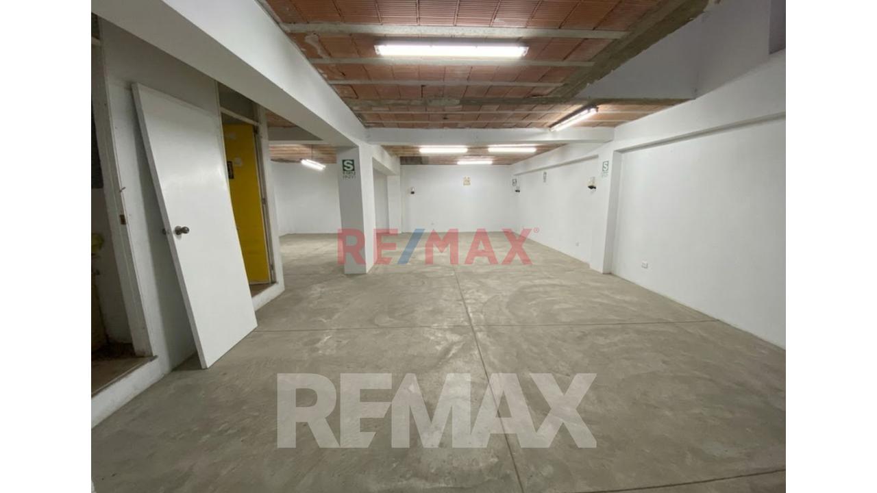 Venta De Local Comercial En Cercado De Lima De 1700 M2 - 9