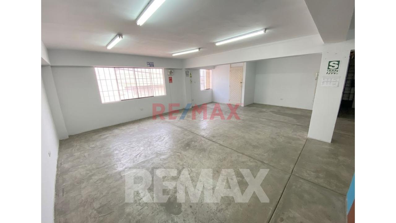 Venta De Local Comercial En Cercado De Lima De 1700 M2 - 8