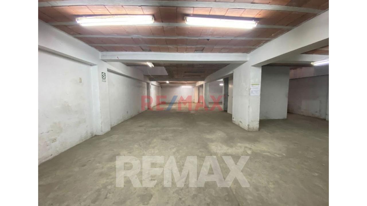 Venta De Local Comercial En Cercado De Lima De 1700 M2 - 2