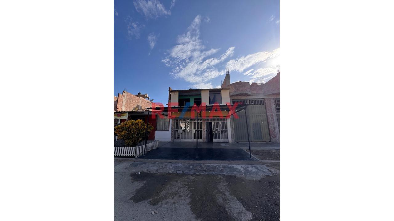 Casa De 2 Pisos En Manuel Arévalo - 1