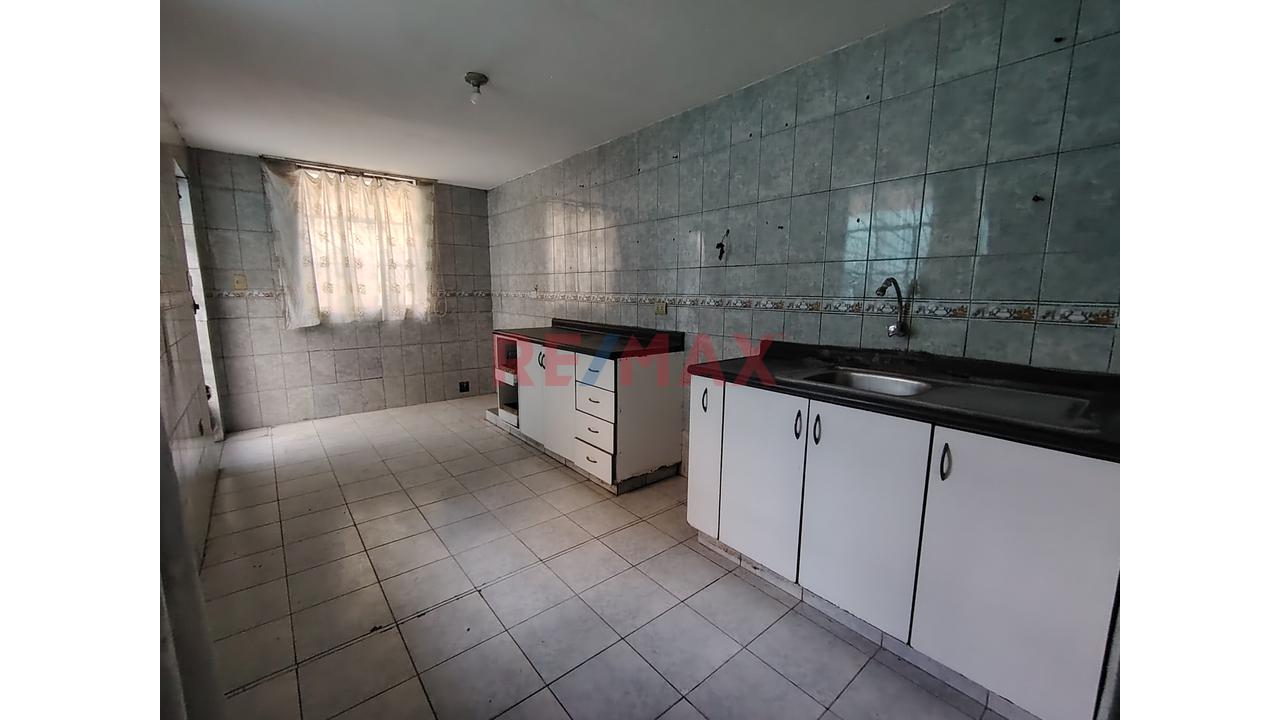 Casa En Venta En Villa El Salvador 108M2 06Dorm Cochera — foto 3