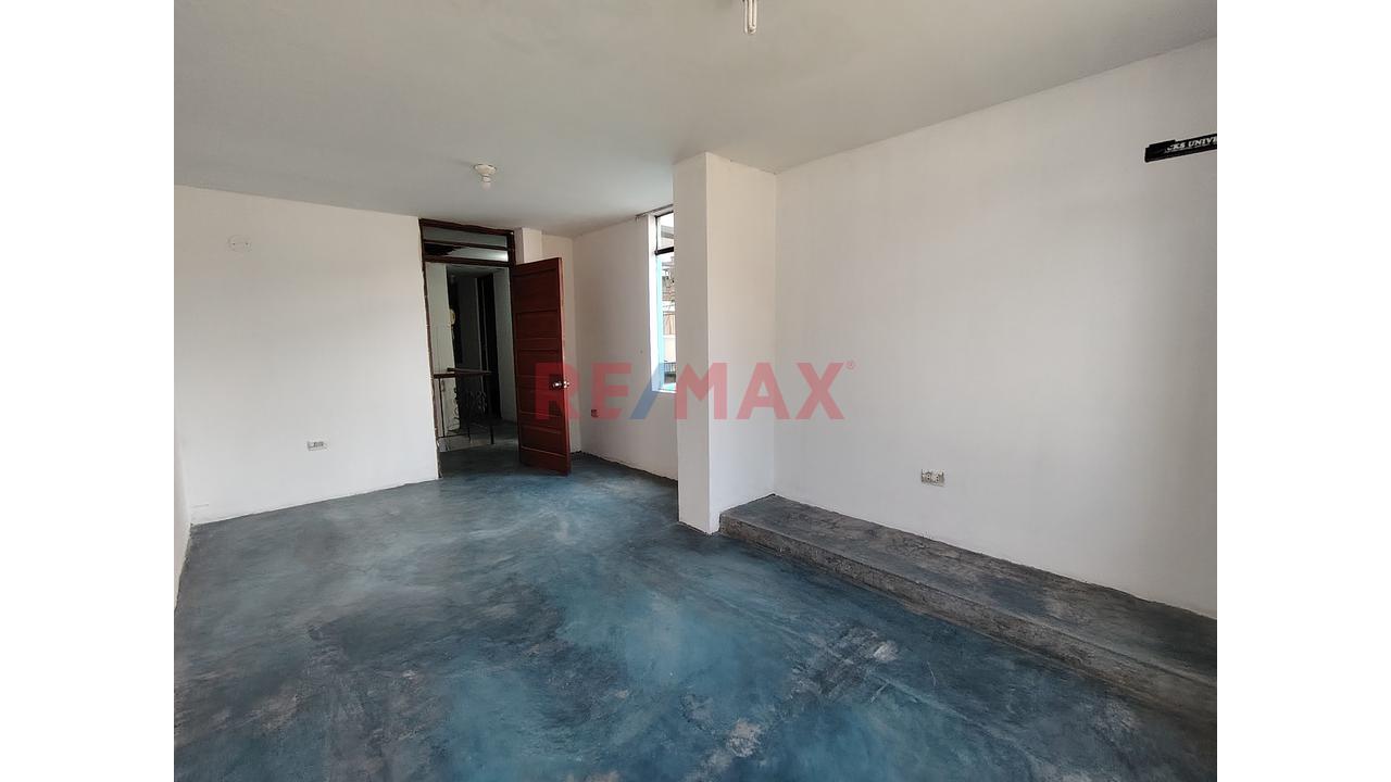 Casa En Venta En Villa El Salvador 108M2 06Dorm Cochera — foto 9