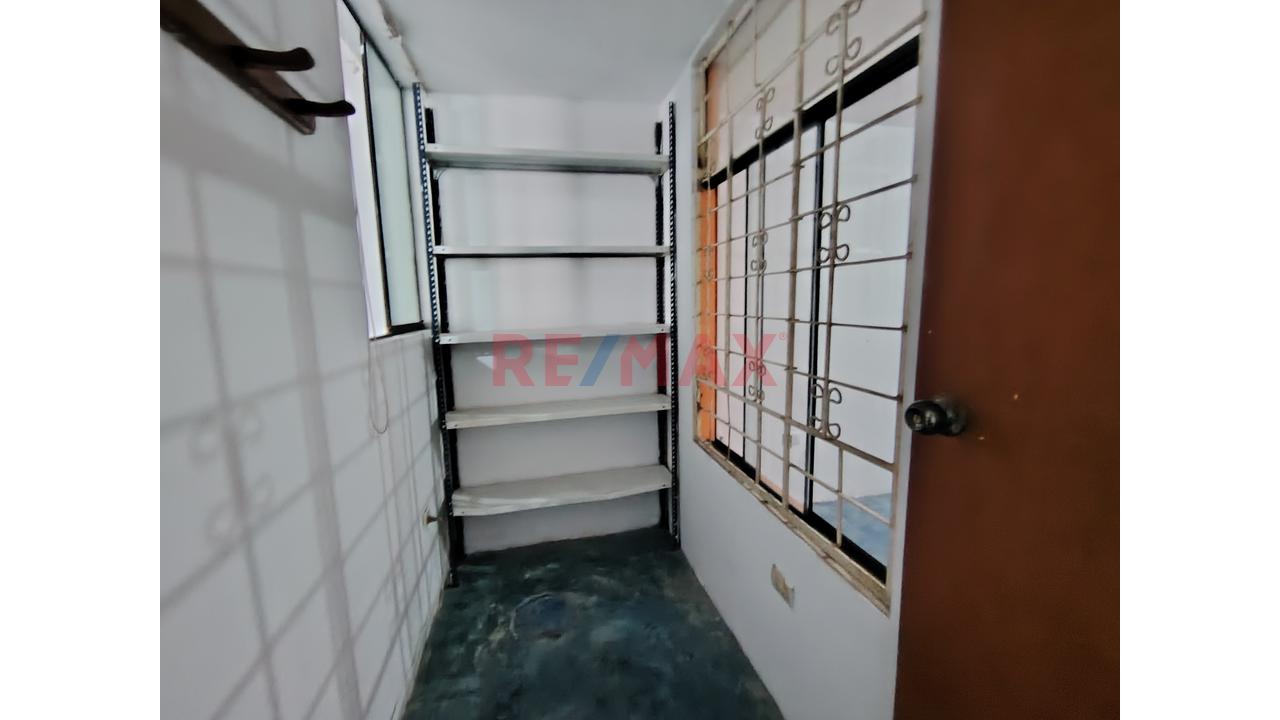 Casa En Venta En Villa El Salvador 108M2 06Dorm Cochera — foto 13