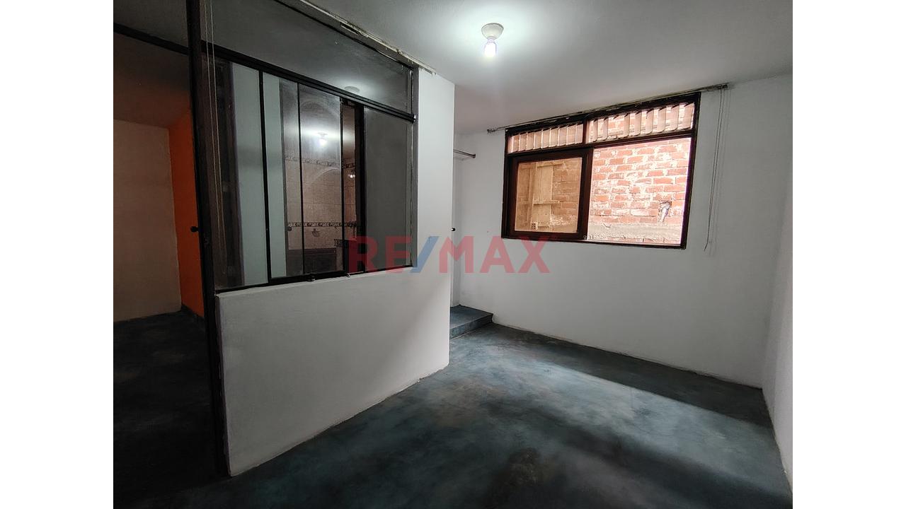 Casa En Venta En Villa El Salvador 108M2 06Dorm Cochera — foto 15