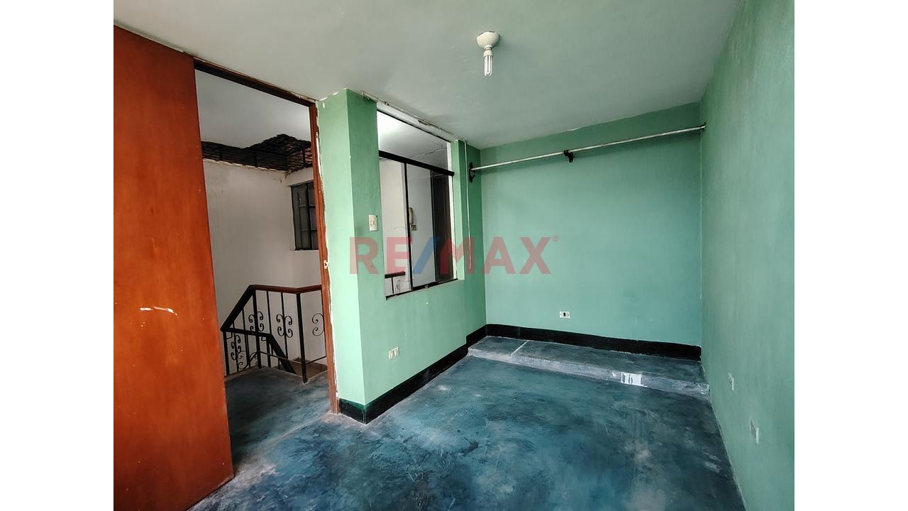 Casa En Venta En Villa El Salvador 108M2 06Dorm Cochera — foto 10