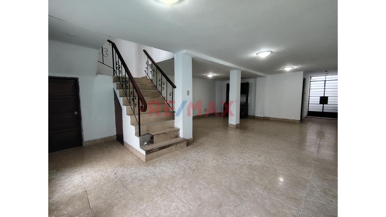 Casa En Venta En Villa El Salvador 108M2 06Dorm Cochera — foto 4