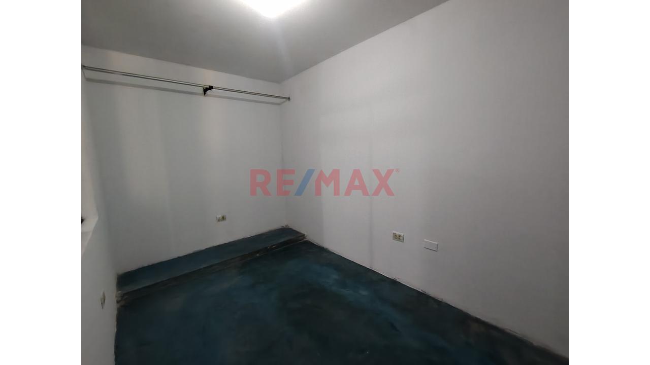 Casa En Venta En Villa El Salvador 108M2 06Dorm Cochera — foto 12