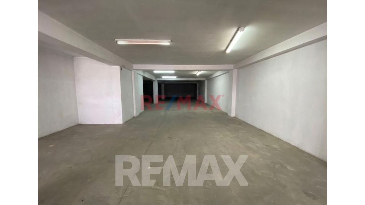 Alquiler De Local Comercial En Cercado De Lima De 1700 M2 - 17