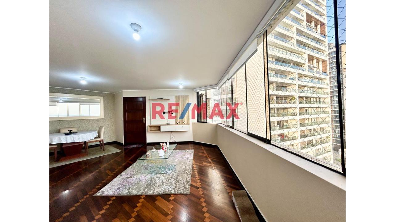 Se Vende Departamento Con Vista Espectacular Al Mar En El Malecón De Miraflores