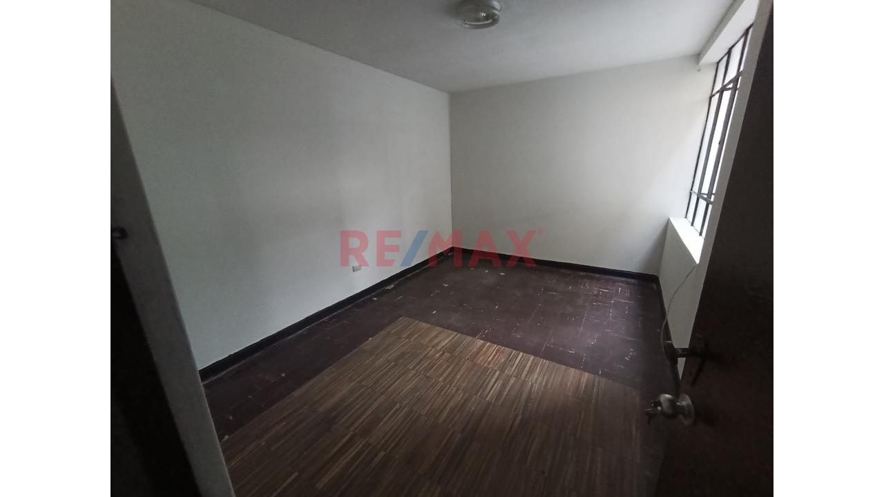 Departamento En Segundo Piso, Lima Cercado, Av. Naciones Unidas. Cerca A Totis — foto 9
