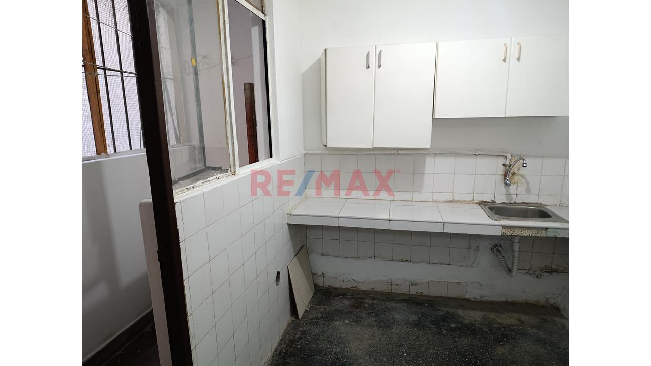 Departamento En Segundo Piso, Lima Cercado, Av. Naciones Unidas. Cerca A Totis — foto 14