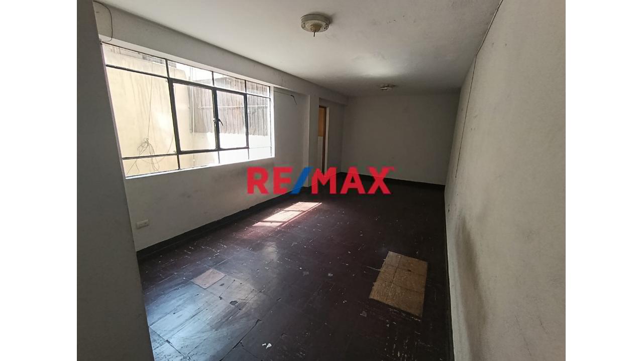 Departamento En Segundo Piso, Lima Cercado, Av. Naciones Unidas. Cerca A Totis