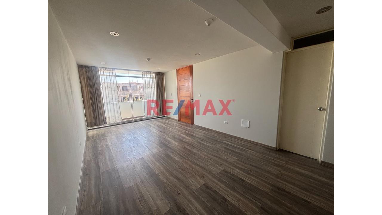 ¡Oportunidad En Miraflores! Departamento En 6.º Piso Con Ascensor - 1