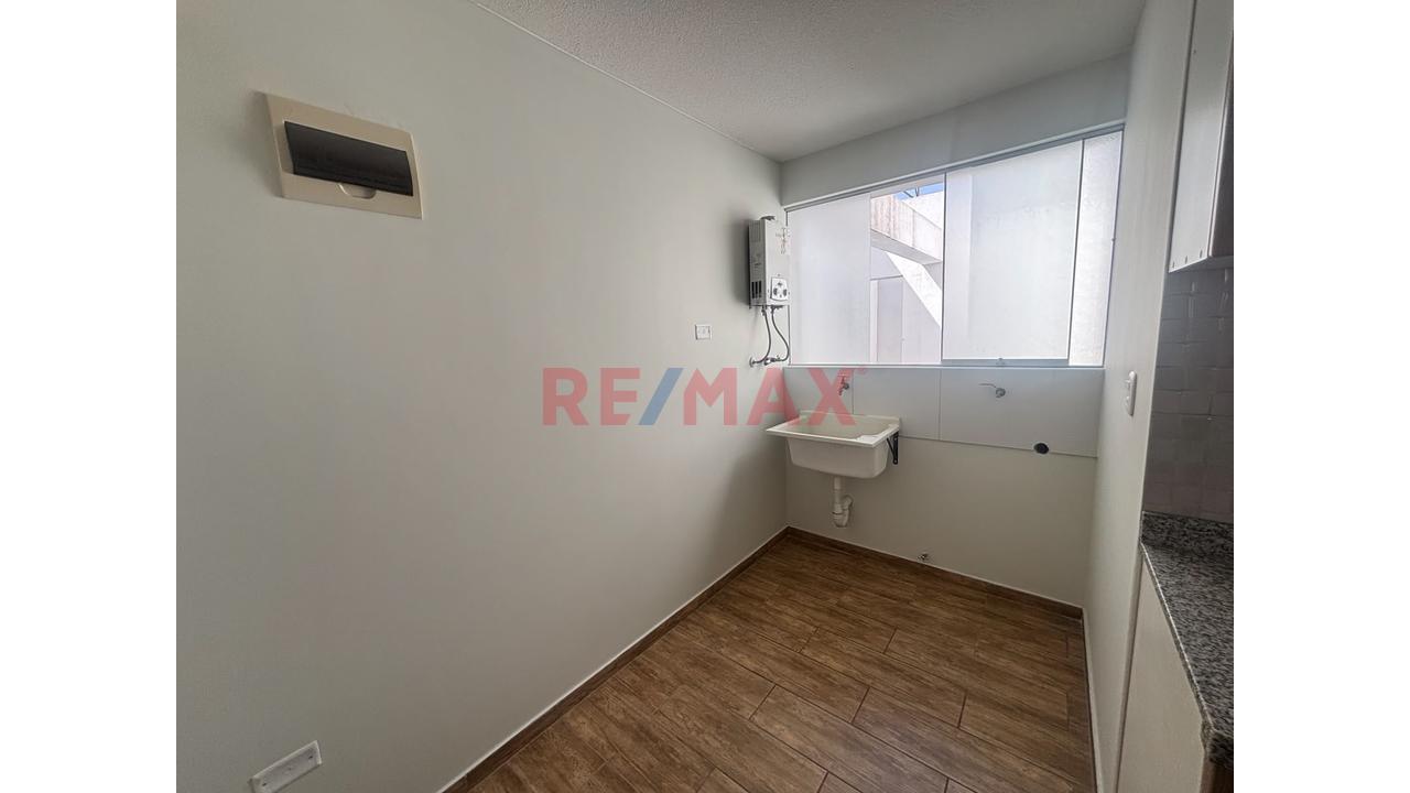 ¡Oportunidad En Miraflores! Departamento En 6.º Piso Con Ascensor - 3