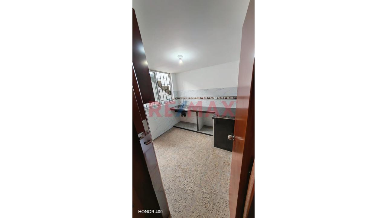 Alquilo Departamento  1Er Piso + Cochera En San Martin De Porres — foto 8