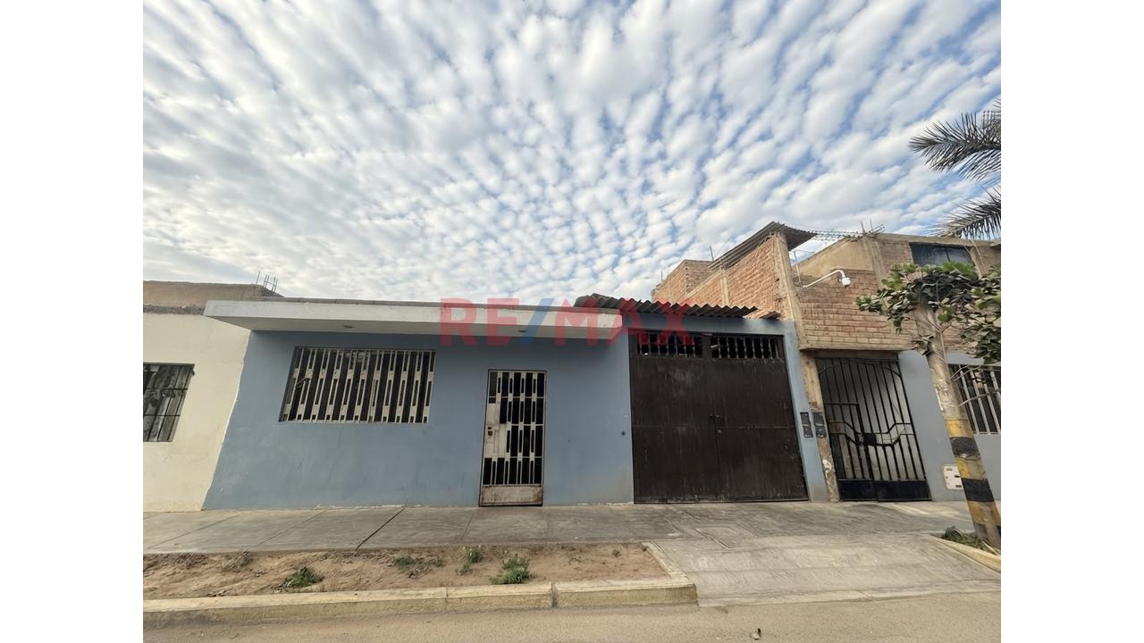 Venta De Casa Calle Salkantay Cerca A Alpamayo Urb. La Libertad - 1