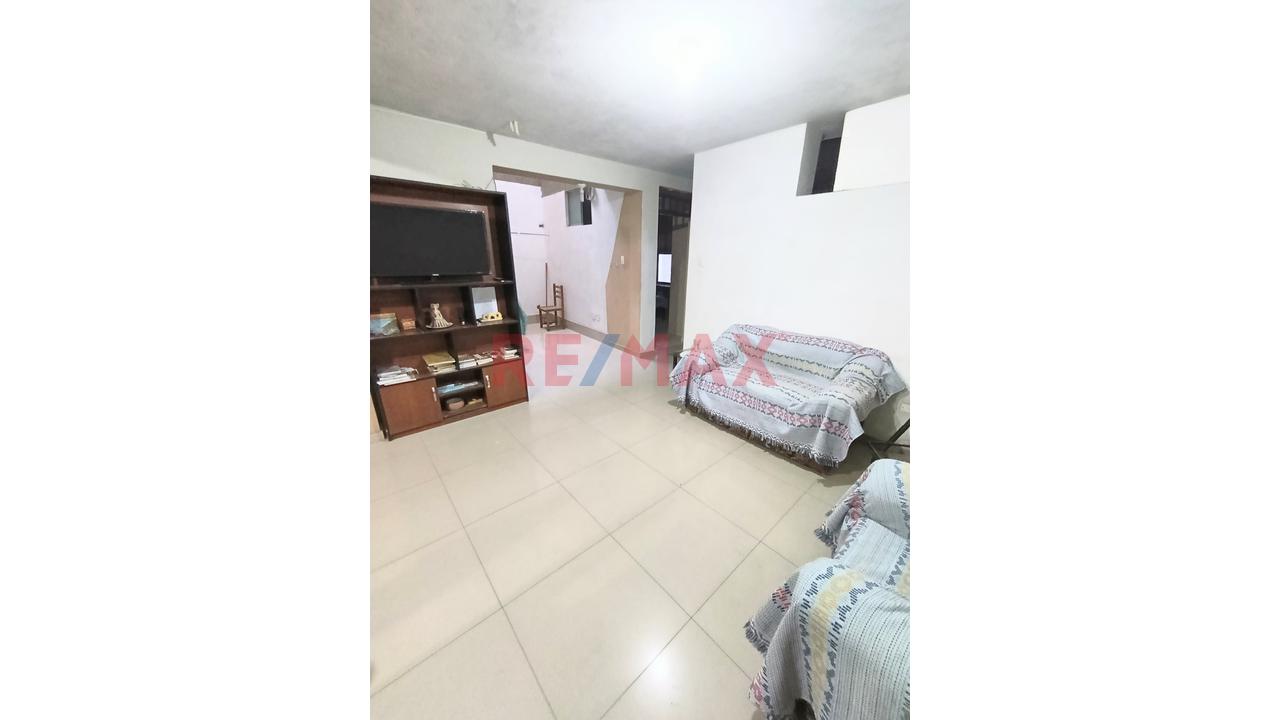 Casa En Venta En San Martin De Porres (2 Pisos Más Azotea)- Oportunidad De Inversión — foto 3