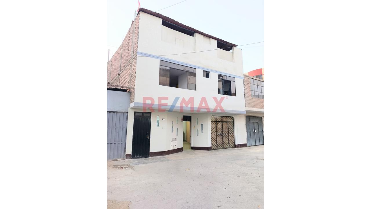 Casa En Venta En San Martin De Porres (2 Pisos Más Azotea)- Oportunidad De Inversión