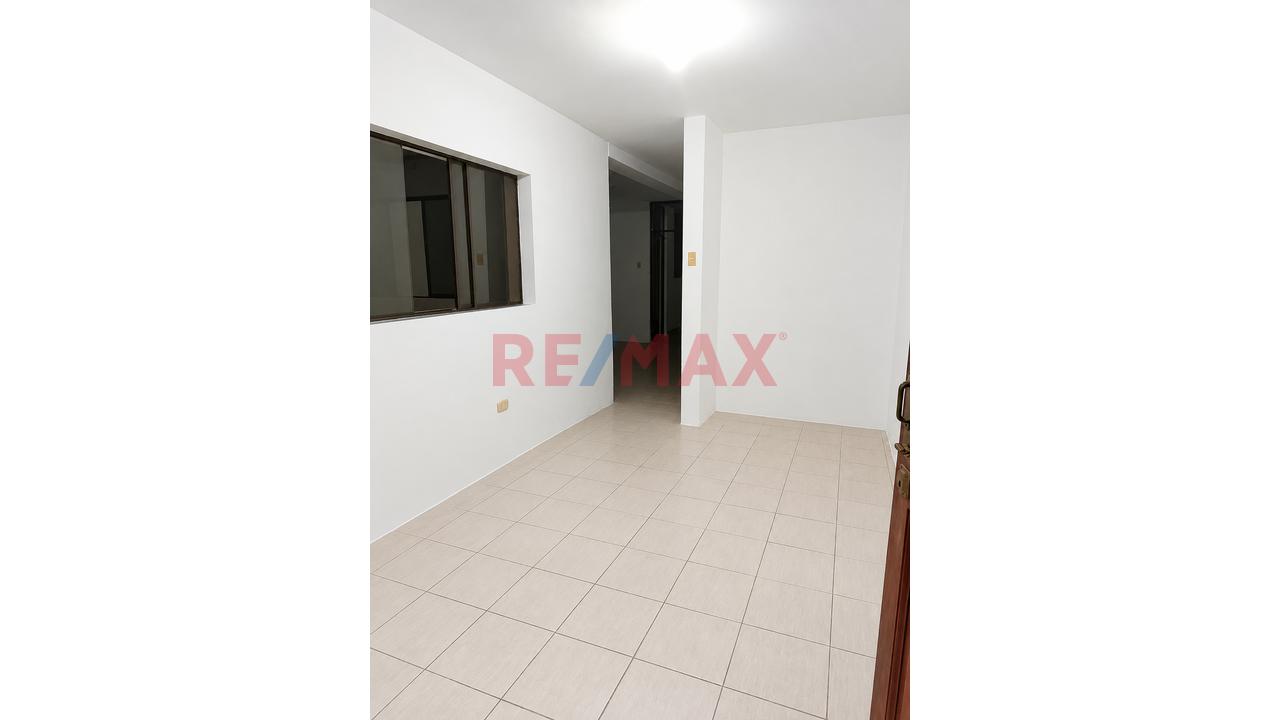 🏡 ¡Alquila Tu Nuevo Hogar En Urb. La Florida! - 3