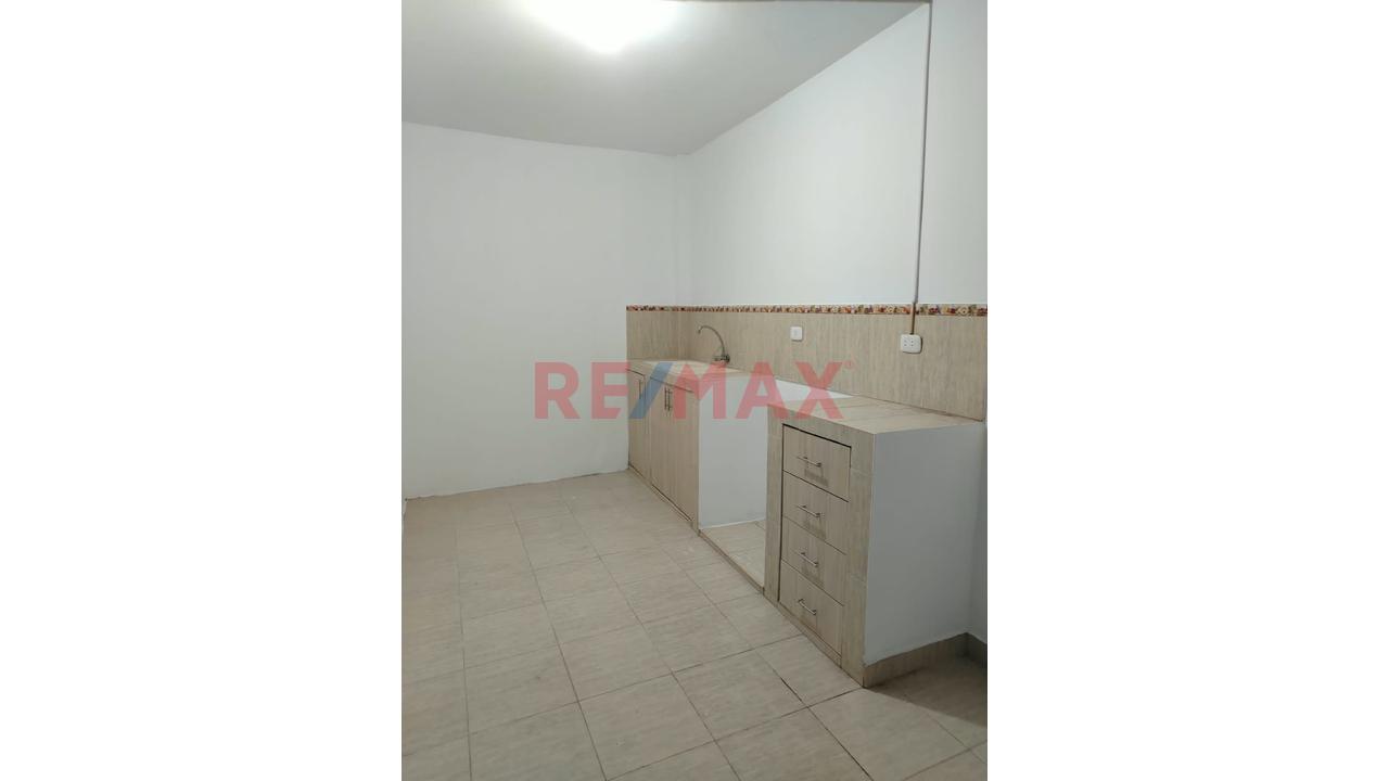 🏡 ¡Alquila Tu Nuevo Hogar En Urb. La Florida! - 11