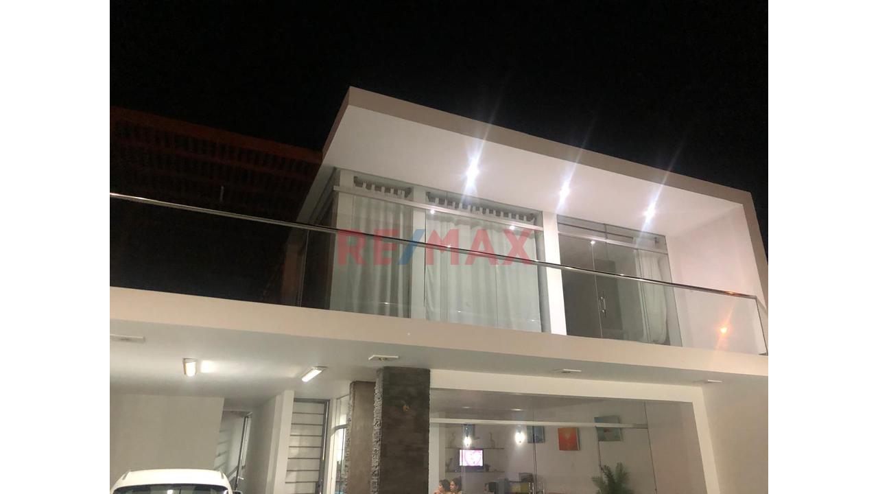 Casa Moderna En Venta – Camaná - 2