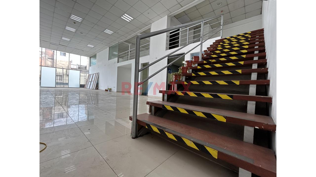 Alquiler De Primer Y Segundo Piso – Edificio Corporativo | Av. Circunvalación, Ate - 2