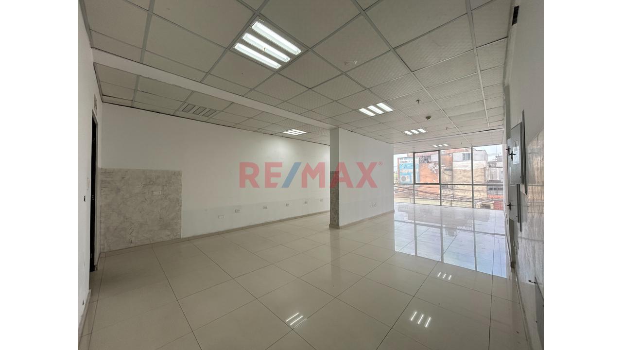 Alquiler De Primer Y Segundo Piso – Edificio Corporativo | Av. Circunvalación, Ate - 20