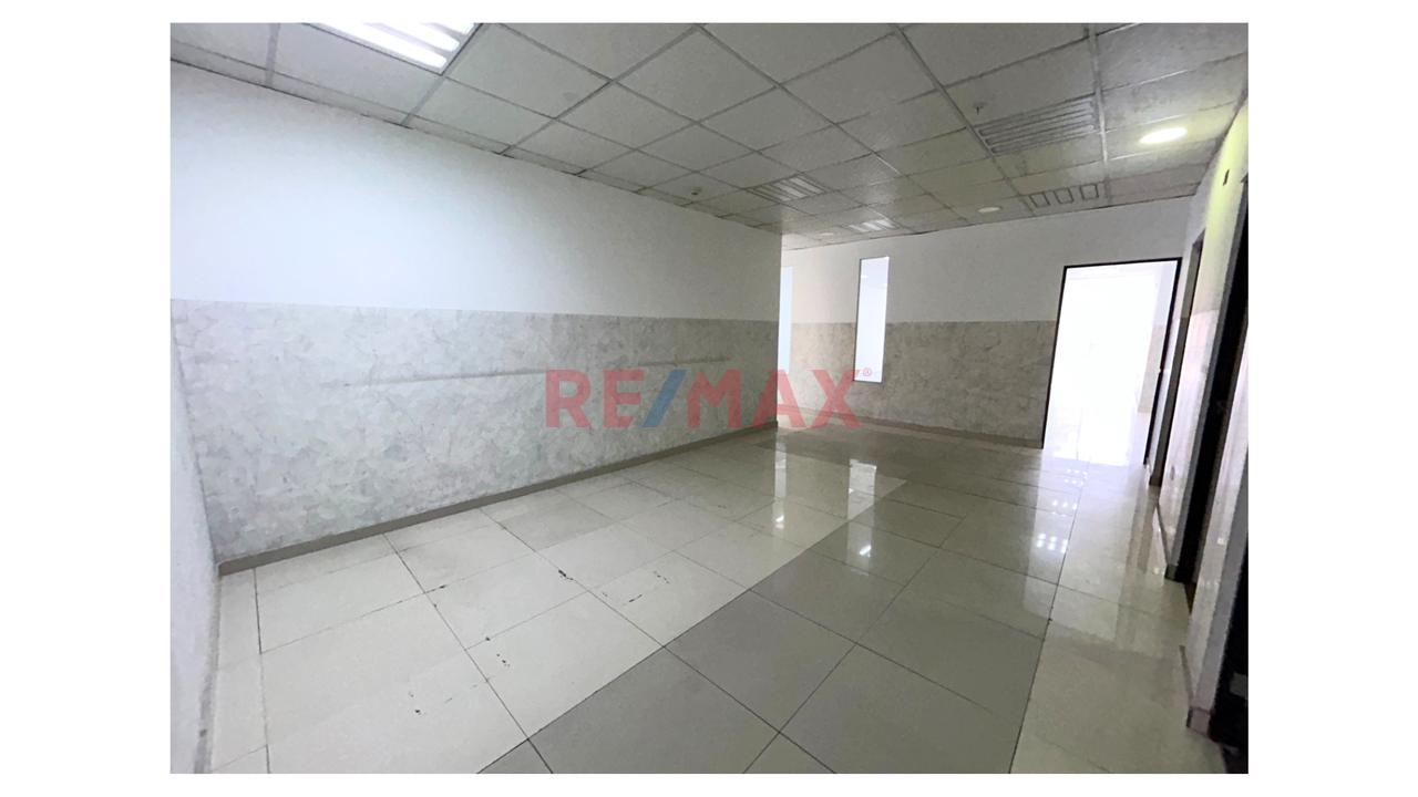 Alquiler De Primer Y Segundo Piso – Edificio Corporativo | Av. Circunvalación, Ate - 19