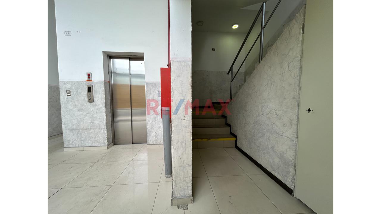 Alquiler De Primer Y Segundo Piso – Edificio Corporativo | Av. Circunvalación, Ate - 3