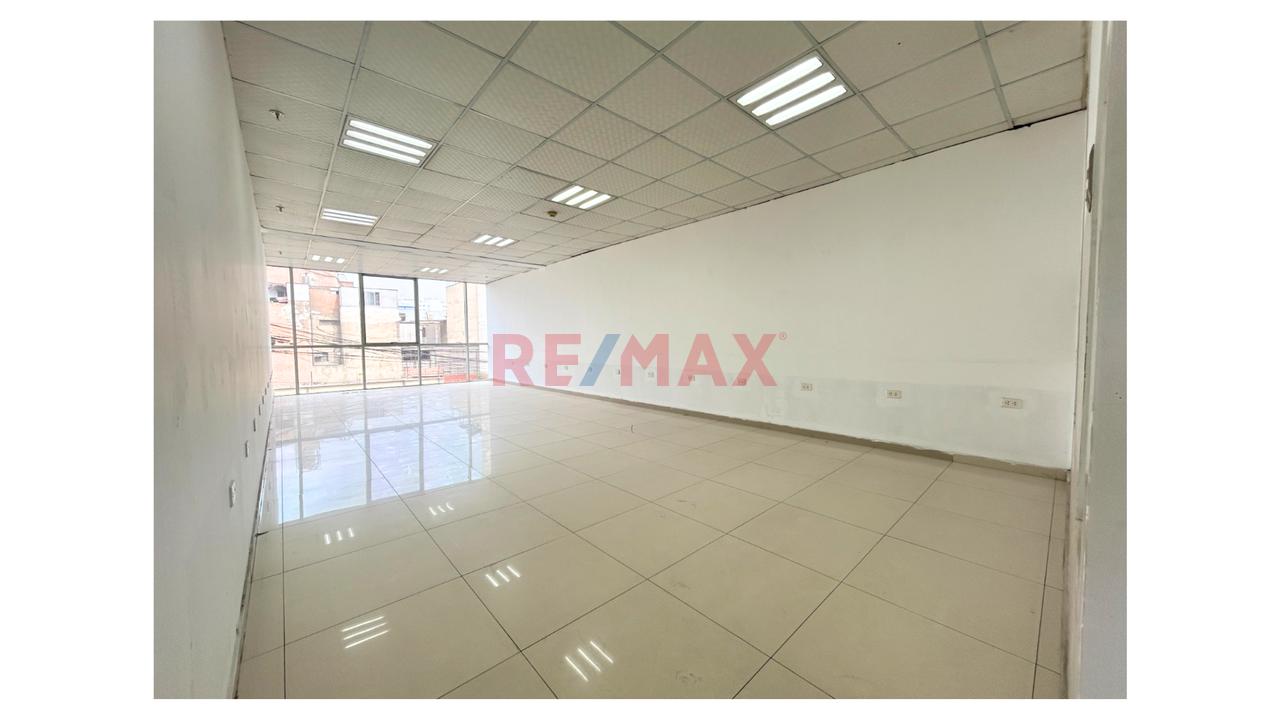 Alquiler De Primer Y Segundo Piso – Edificio Corporativo | Av. Circunvalación, Ate - 16