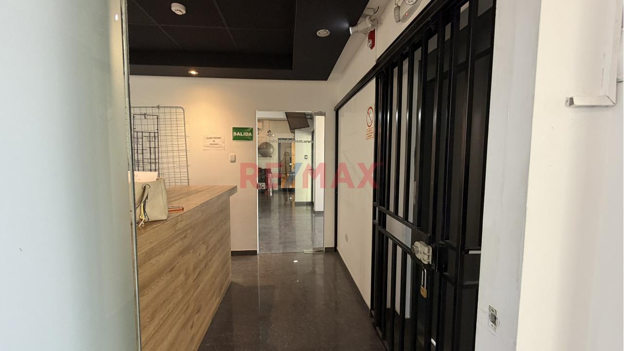 ¡Oportunidad Comercial! Local En Av. Primavera - 3