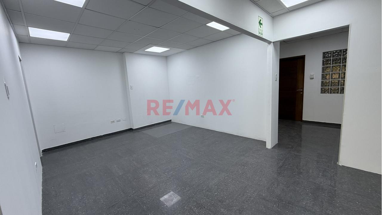 ¡Oportunidad Comercial! Local En Av. Primavera - 6