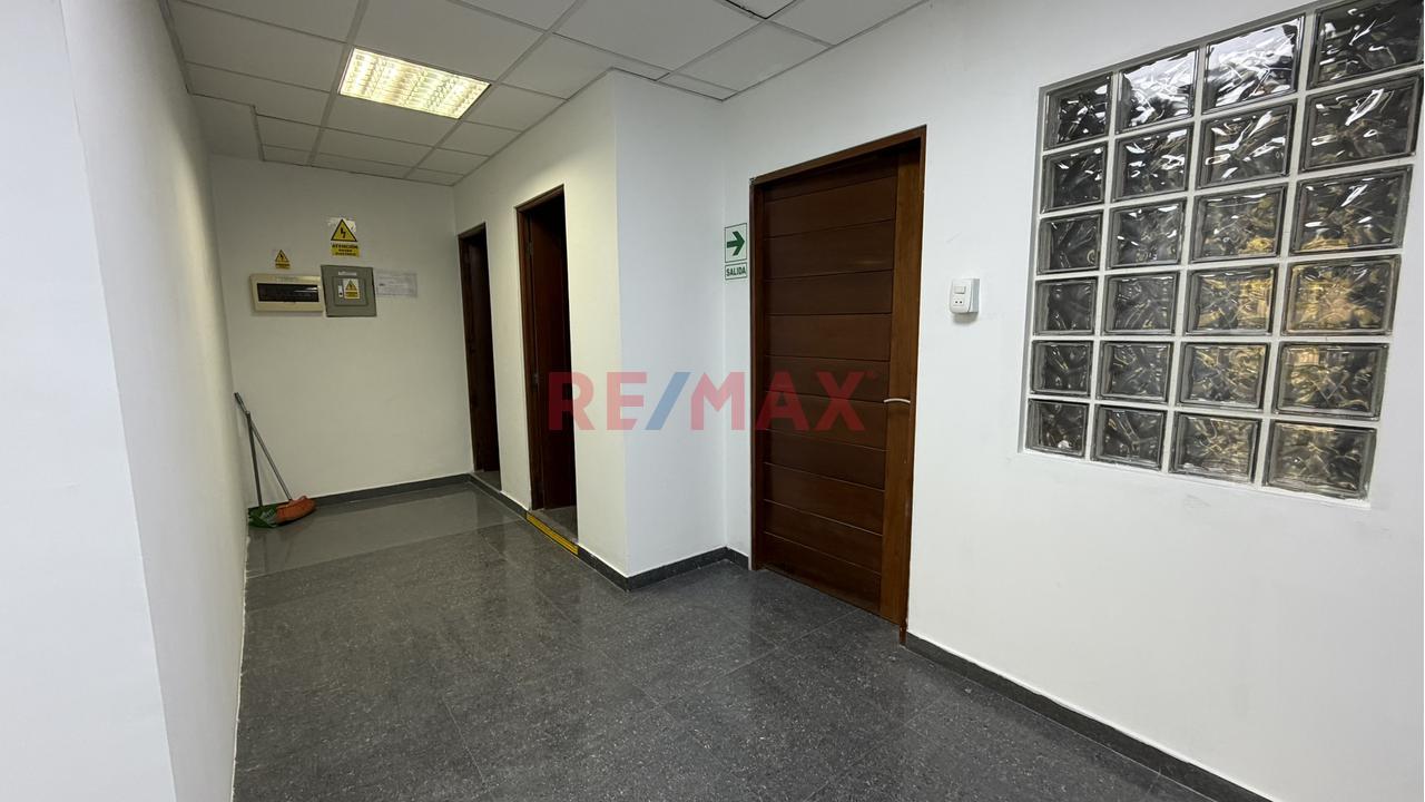 ¡Oportunidad Comercial! Local En Av. Primavera - 4
