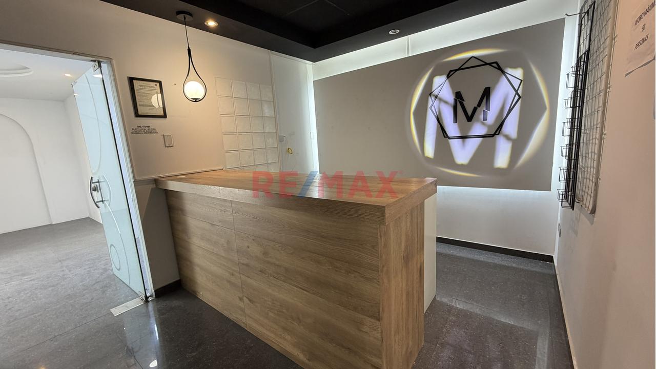 ¡Oportunidad Comercial! Local En Av. Primavera - 2