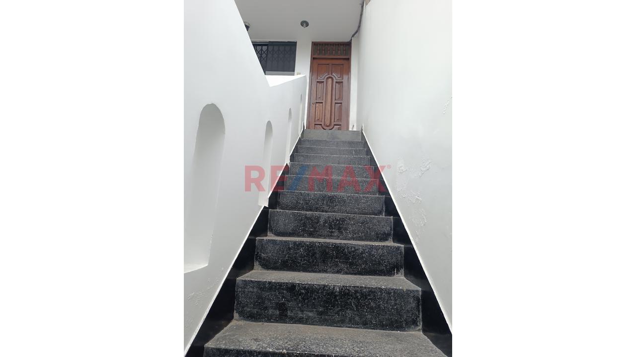 Venta De Amplio Departamento En Segundo Piso – Urbanización Pando, San Miguel — foto 3