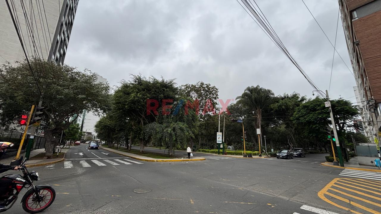 Vendo Departamento En 1Er Piso En Lince - 8