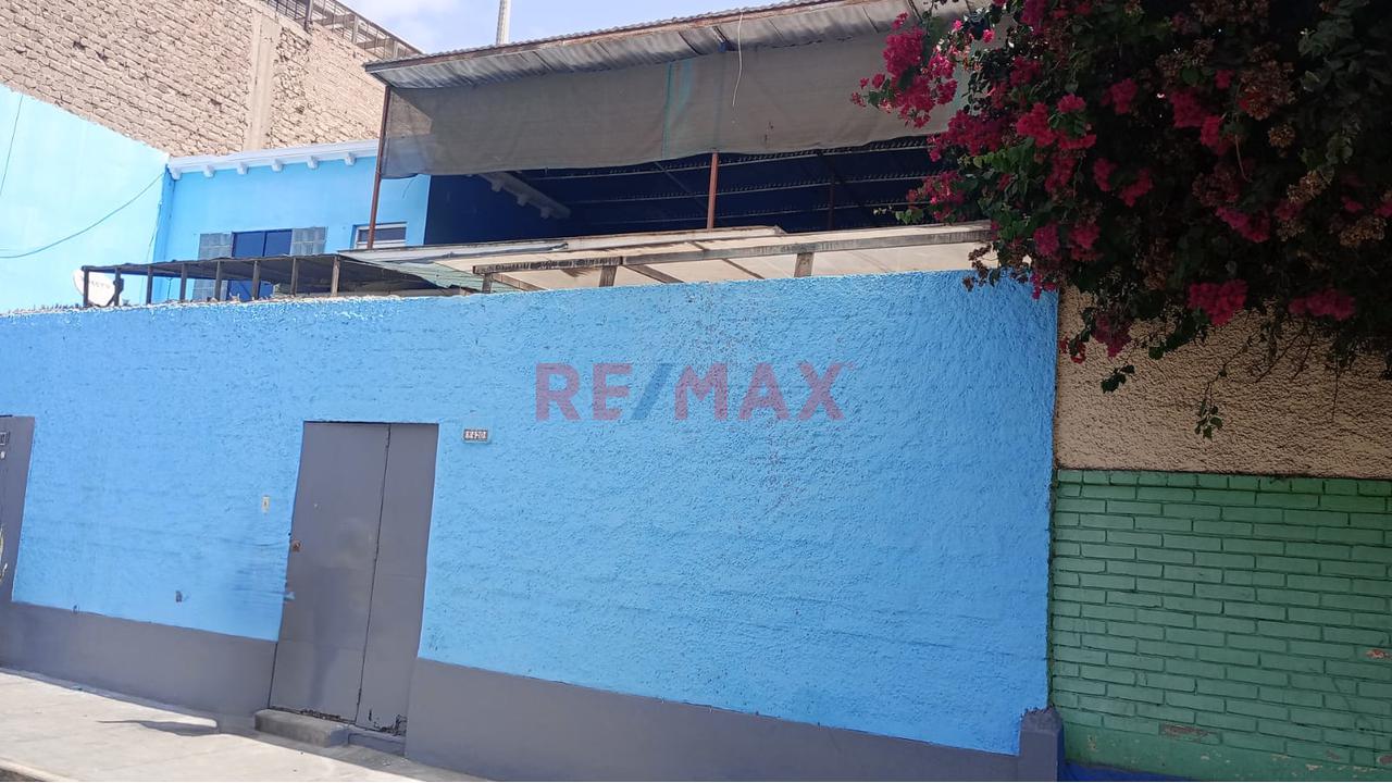 Se Vende Casa Como Terreno | Chorrillos - 11